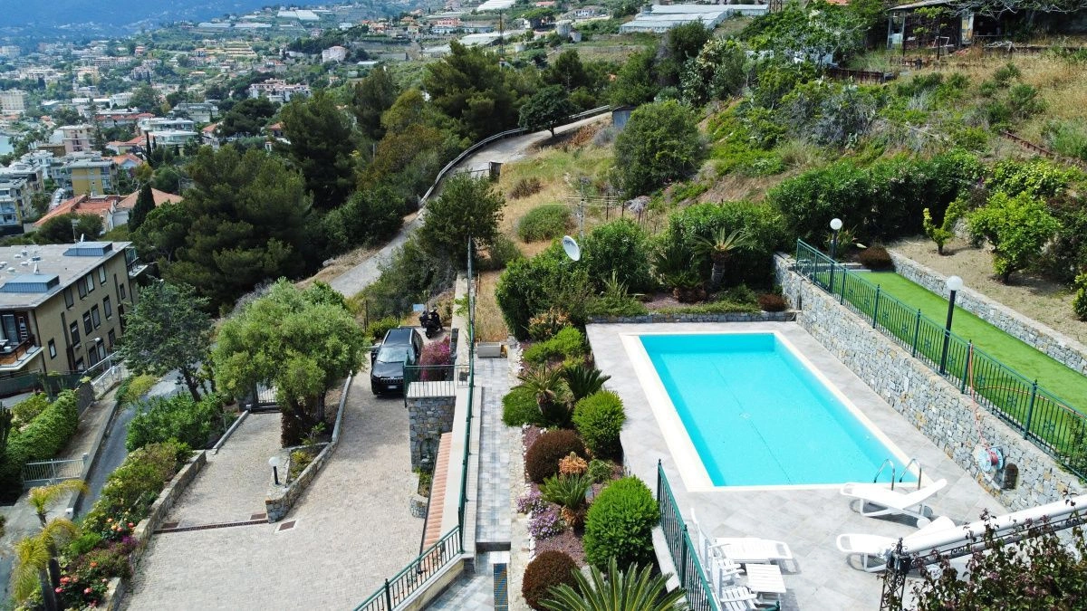 Vila com terraço em Sanremo com vista panorâmica para o mar, Itália