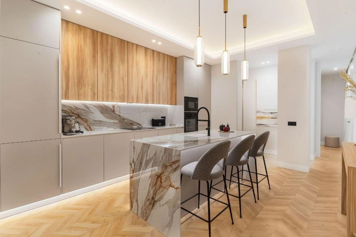 마드리드, 디자이너 인테리어로 완성된 136 m2 고급 아파트