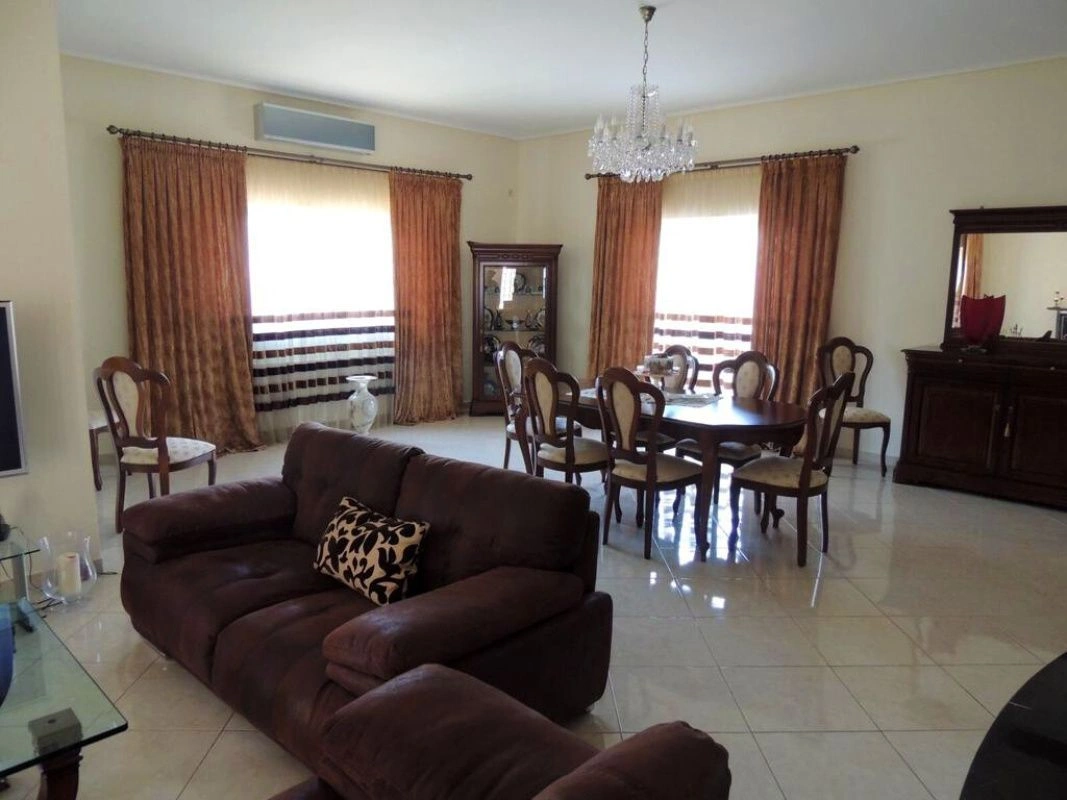 Magnificent 6+1 Family Home in Athens