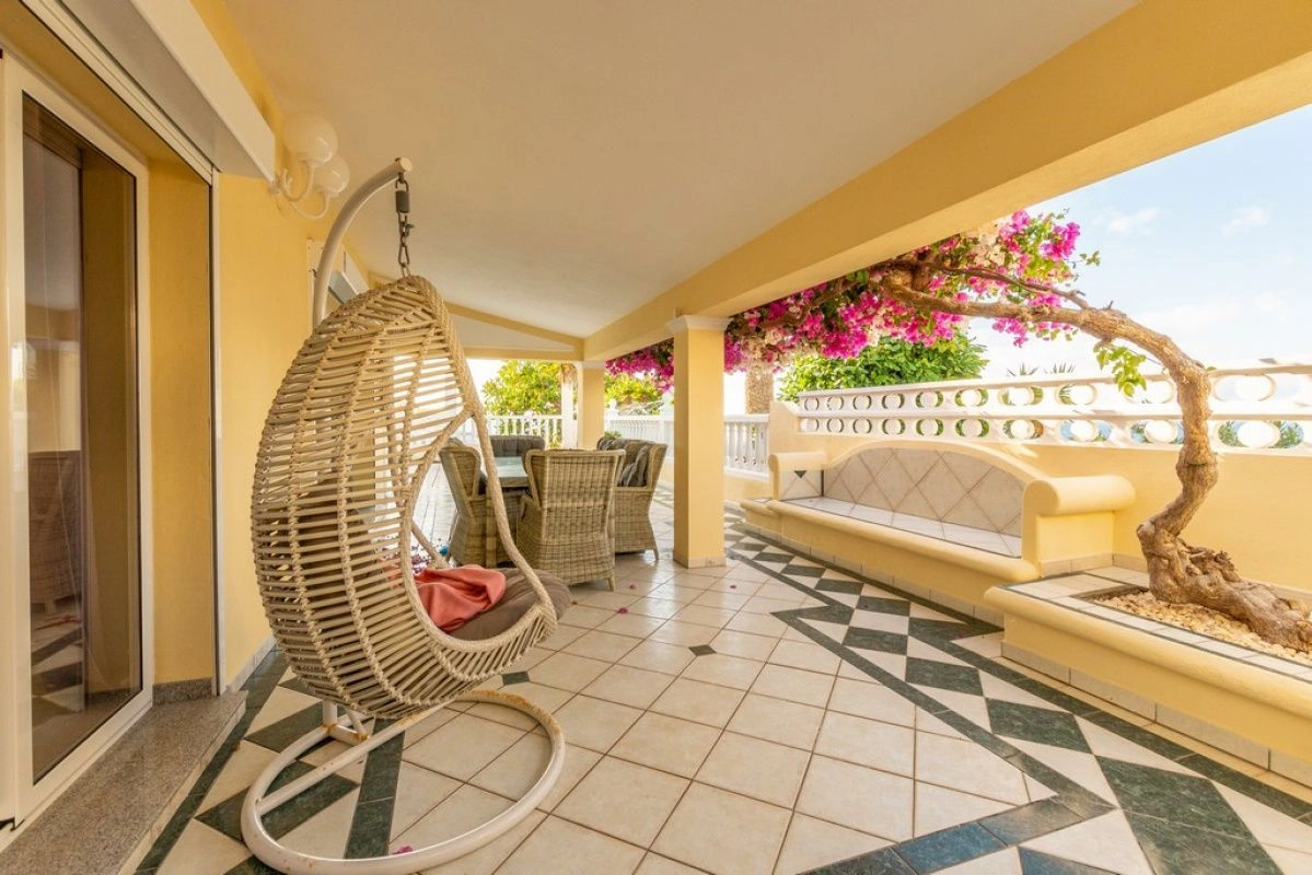 Luxury 3+1 villa on the oceanfront of Tenerife