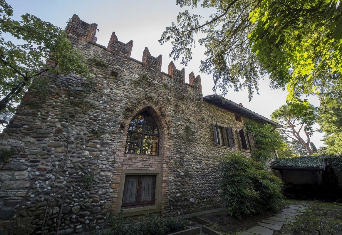 意大利贝加莫带私人花园的6+1城堡