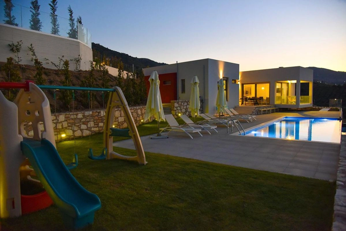 Spacious villa 100 m2 in Agia Pelagia