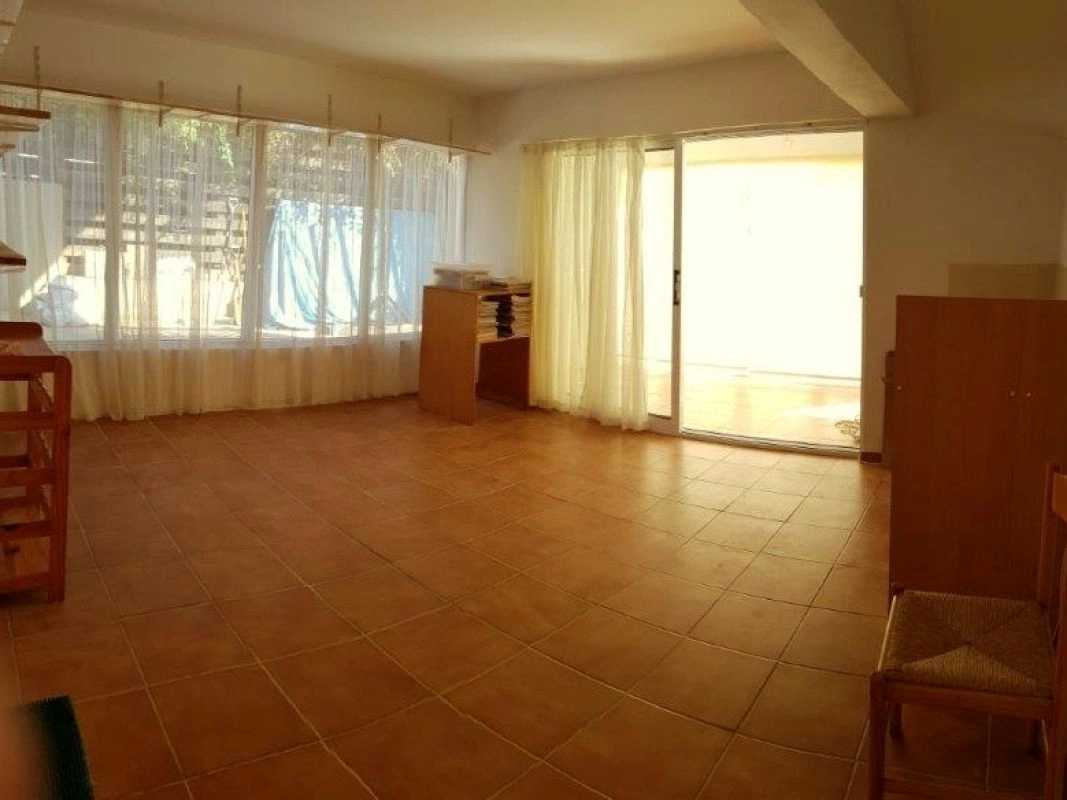 House 200 m2 with private pool in Paphos