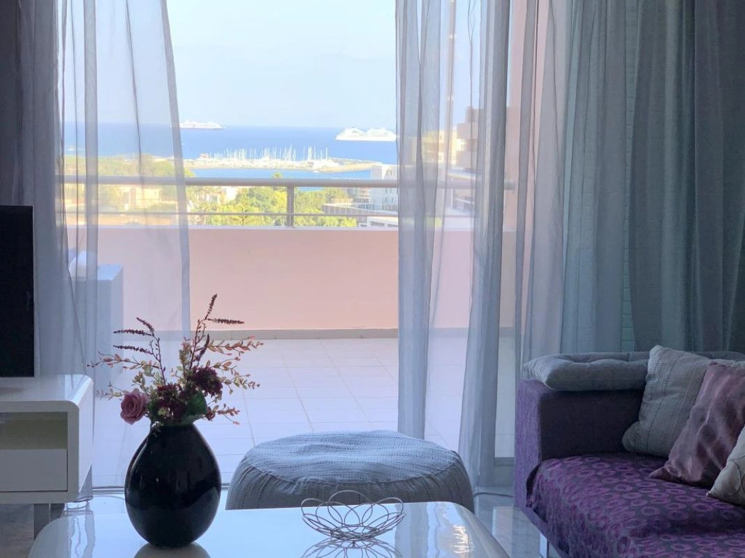 Excellent apartment 108 m2 in Limassol by the sea