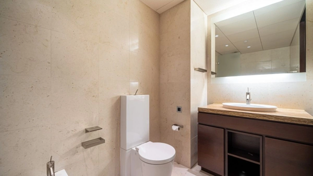 पार्क के पास 144 m2 का विस्तृत अपार्टमेंट