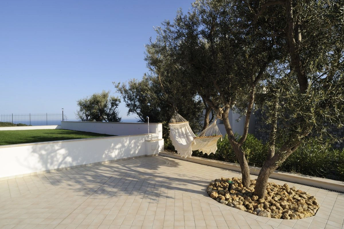 Alassio'da panoramik deniz ve koy manzaralı 3+1 villa, İtalya