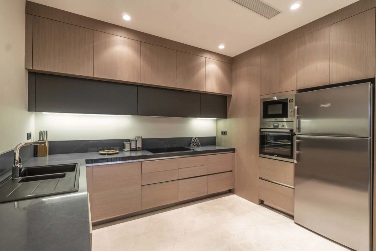 समुद्र के किनारे बद्रुम में नई लग्ज़री विला