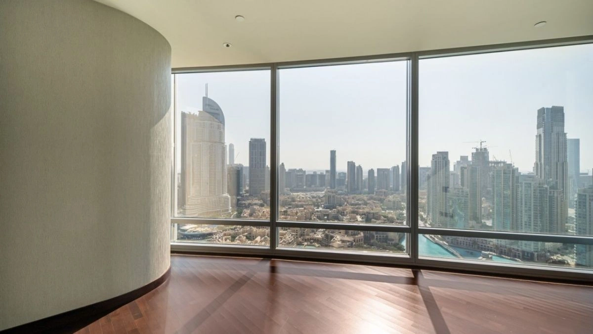 पार्क के पास 144 m2 का विस्तृत अपार्टमेंट