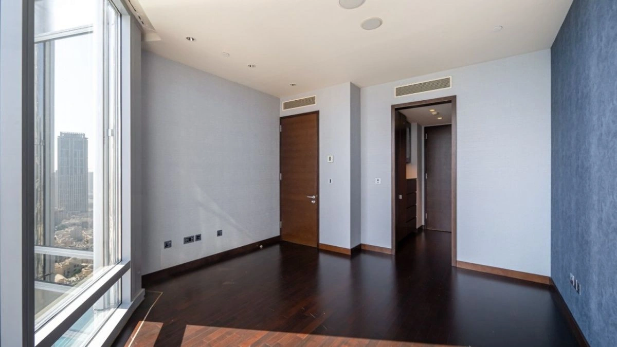 पार्क के पास 144 m2 का विस्तृत अपार्टमेंट