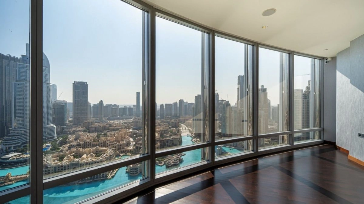 पार्क के पास 144 m2 का विस्तृत अपार्टमेंट