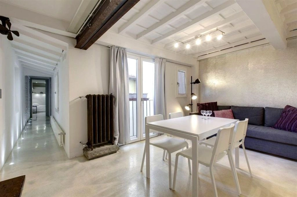 Income apartment 2+1 in the center of Florence