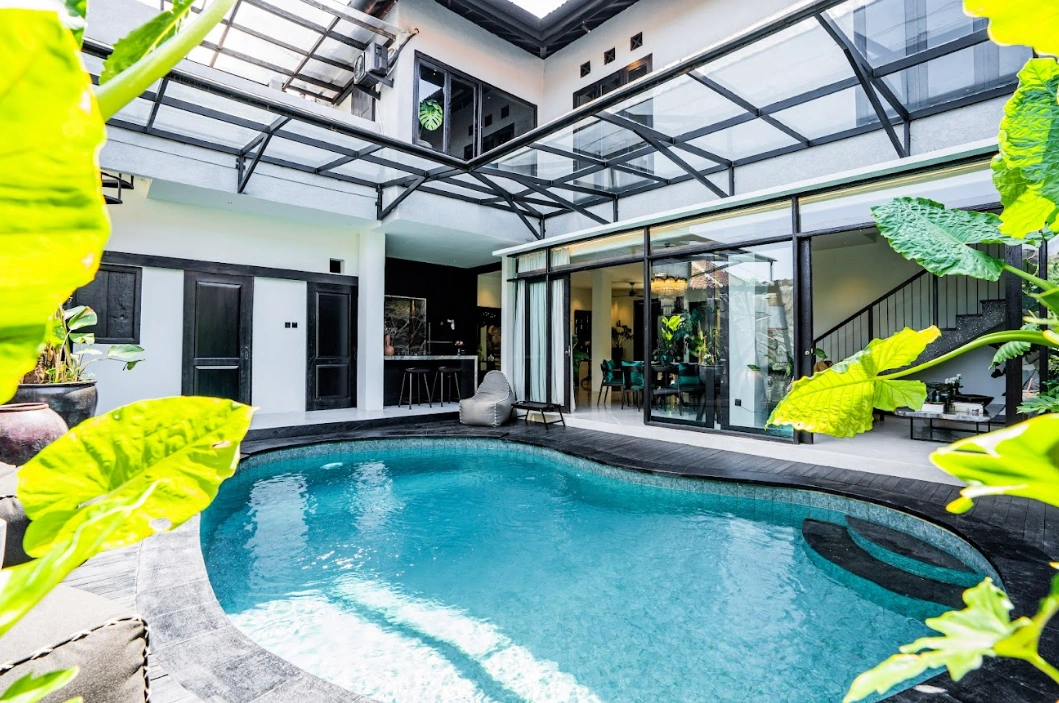 Spacious villa 280 m2 in Canggu area