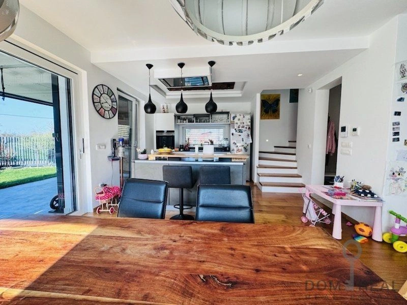 Villa an einem ruhigen Ort am Fluss in einem prestigeträchtigen Gebiet von Ljubljana, Slowenien