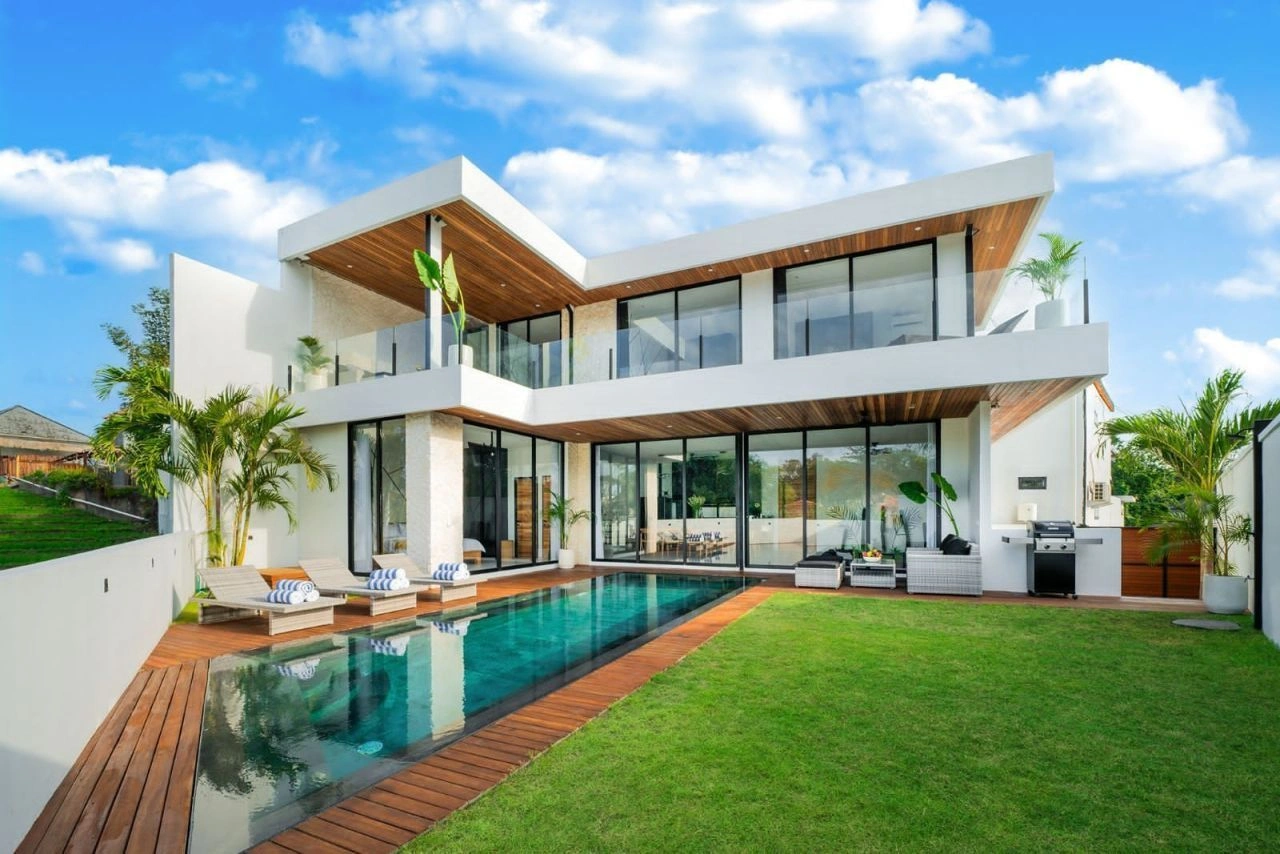 Spacious villa 335 m2 in Canggu