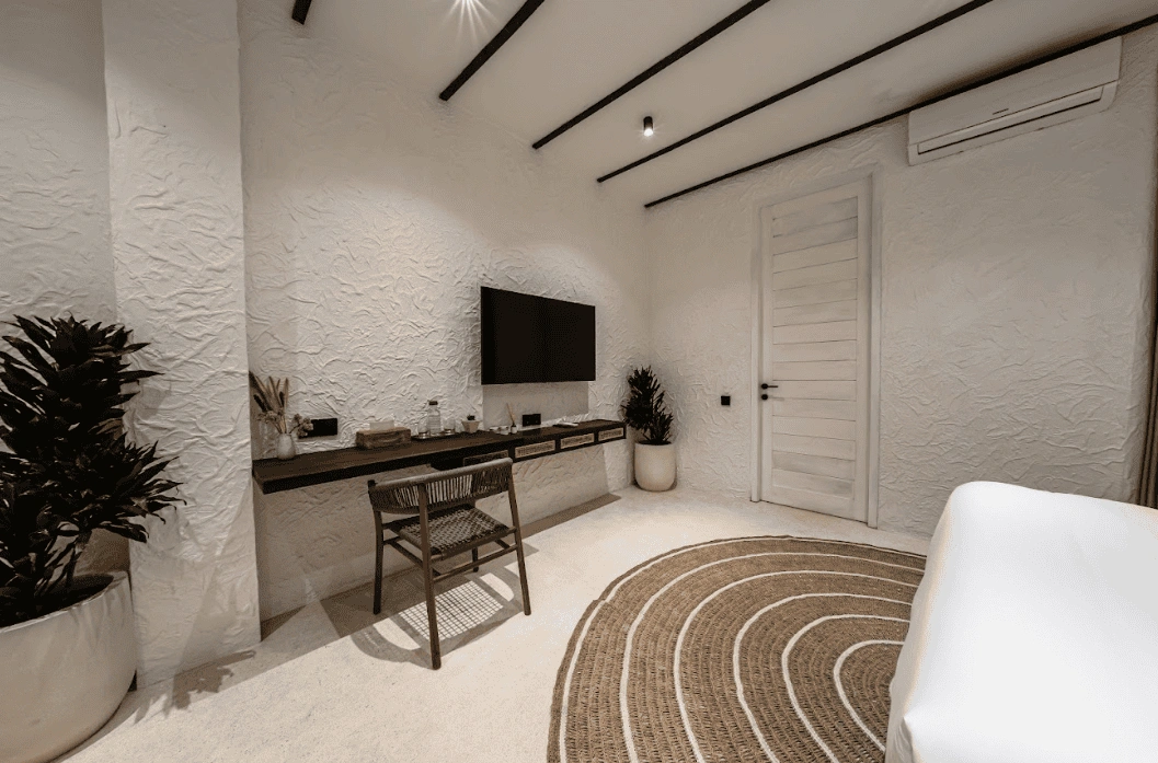 Spacious villa 240 m2 with pool