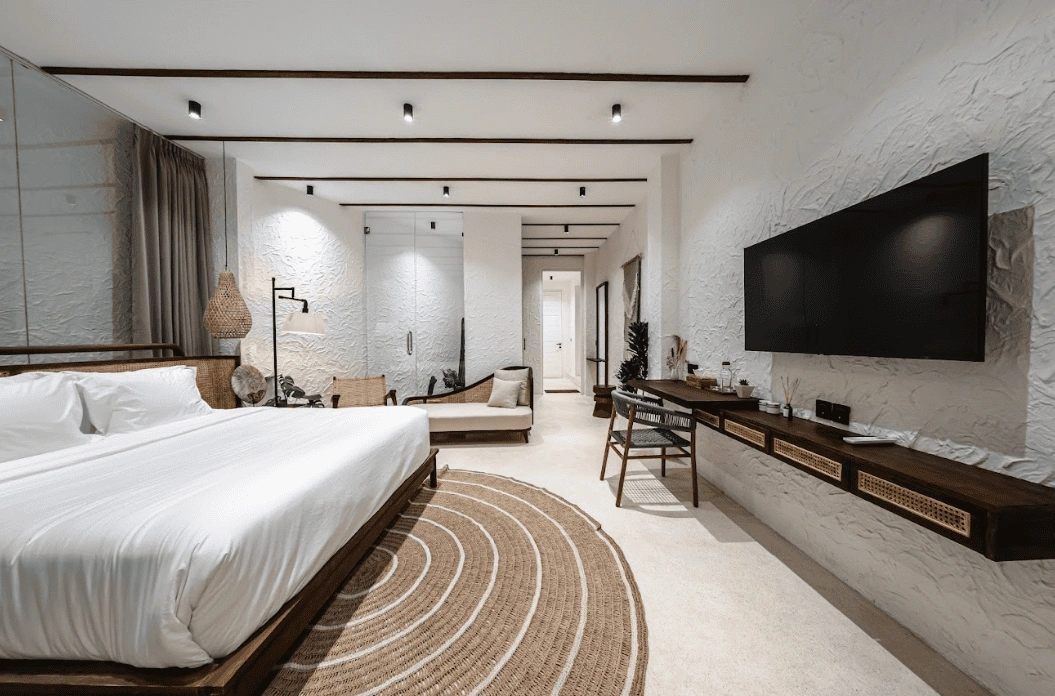 Spacious villa 240 m2 with pool