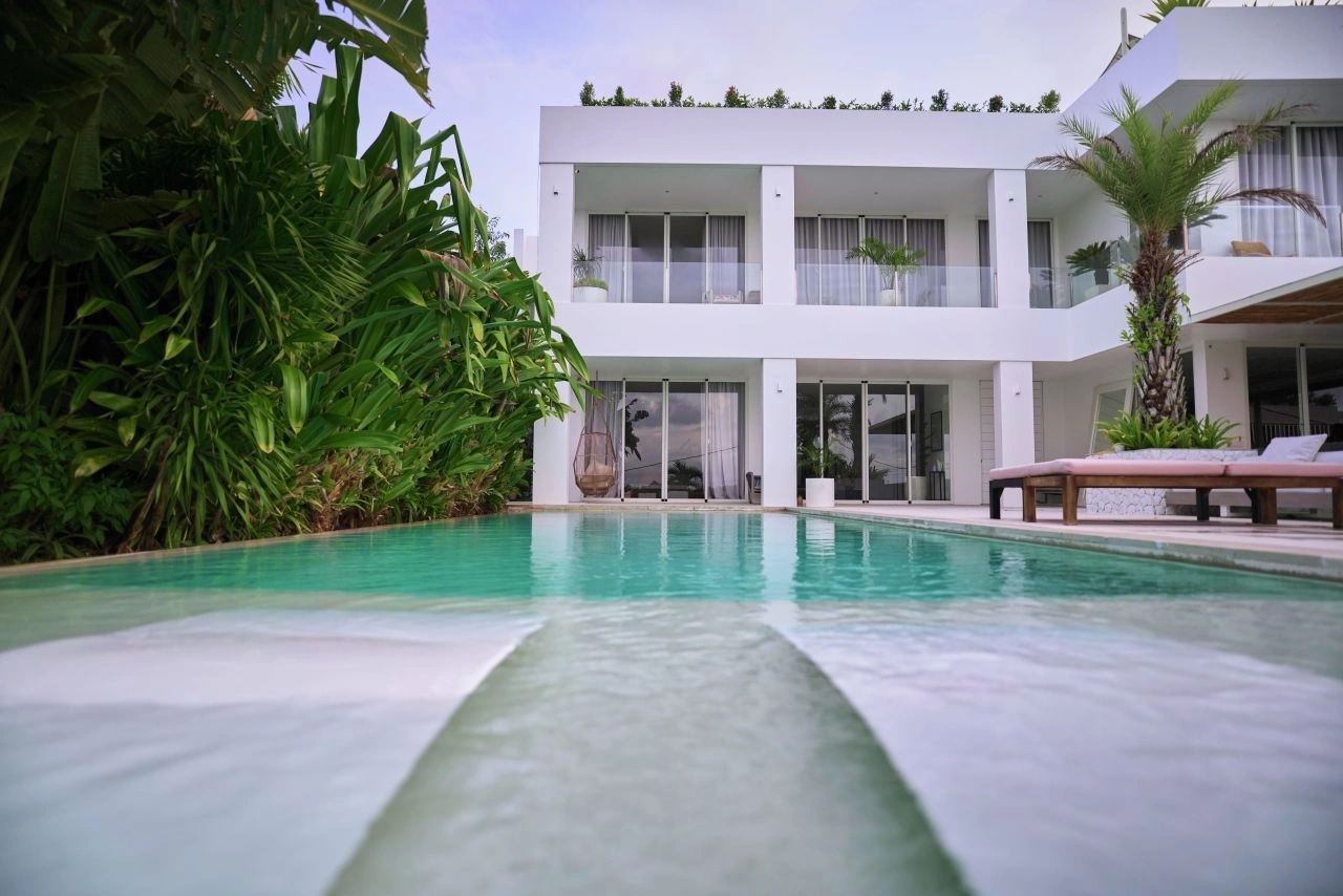 Two-storey villa of 716 m2 of space