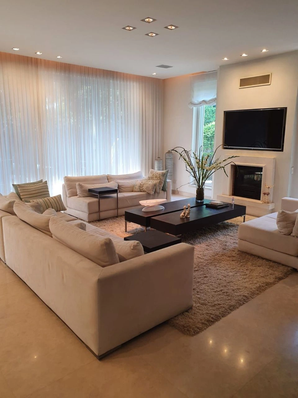 Villa surrounded by a green park in Ramat Gan, Israel