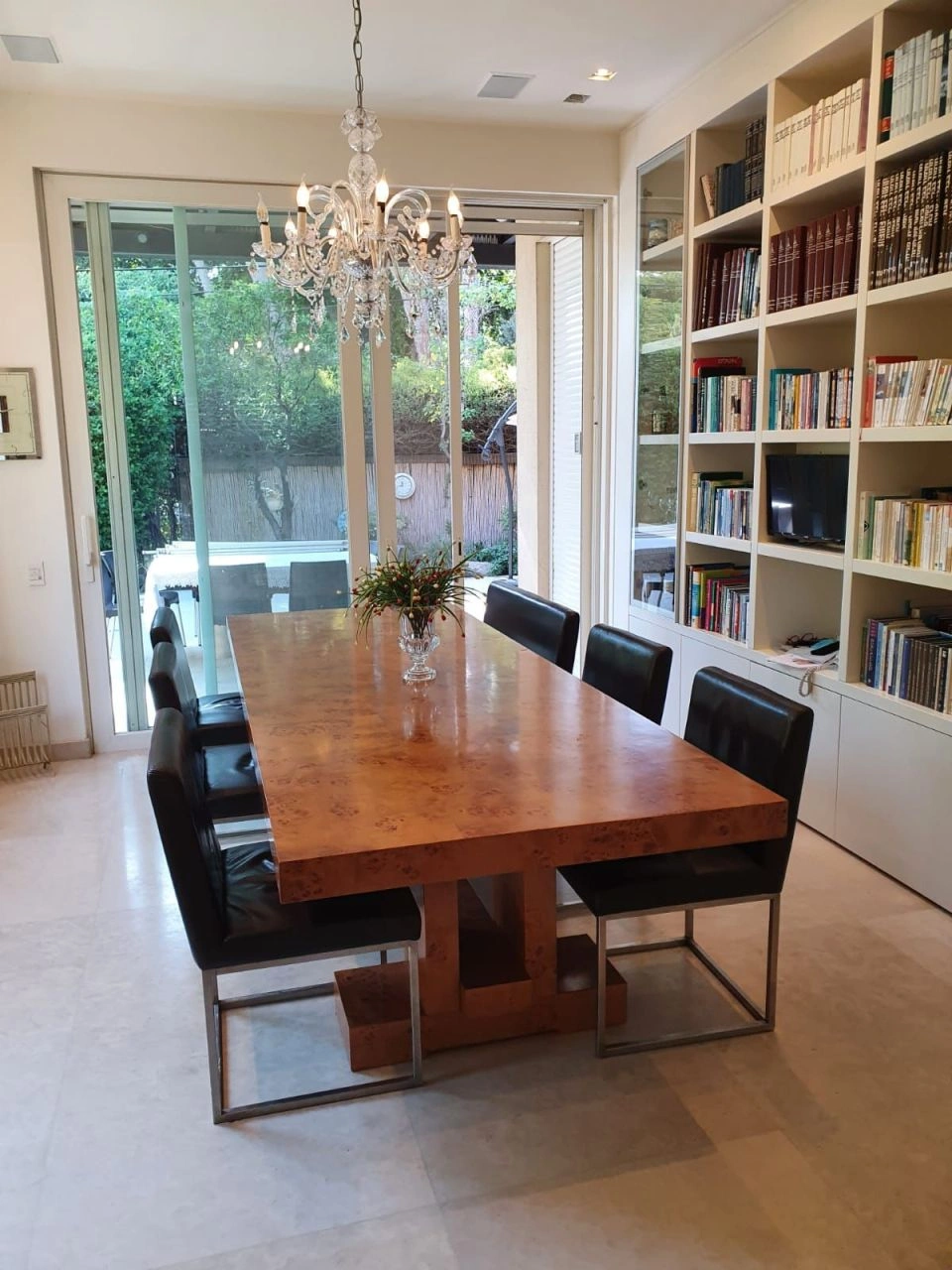 Villa surrounded by a green park in Ramat Gan, Israel