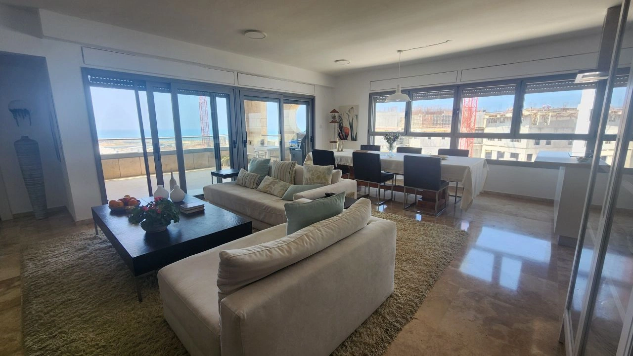 شقة في تل أبيب مع وصول مباشر إلى الشاطئ، إسرائيل