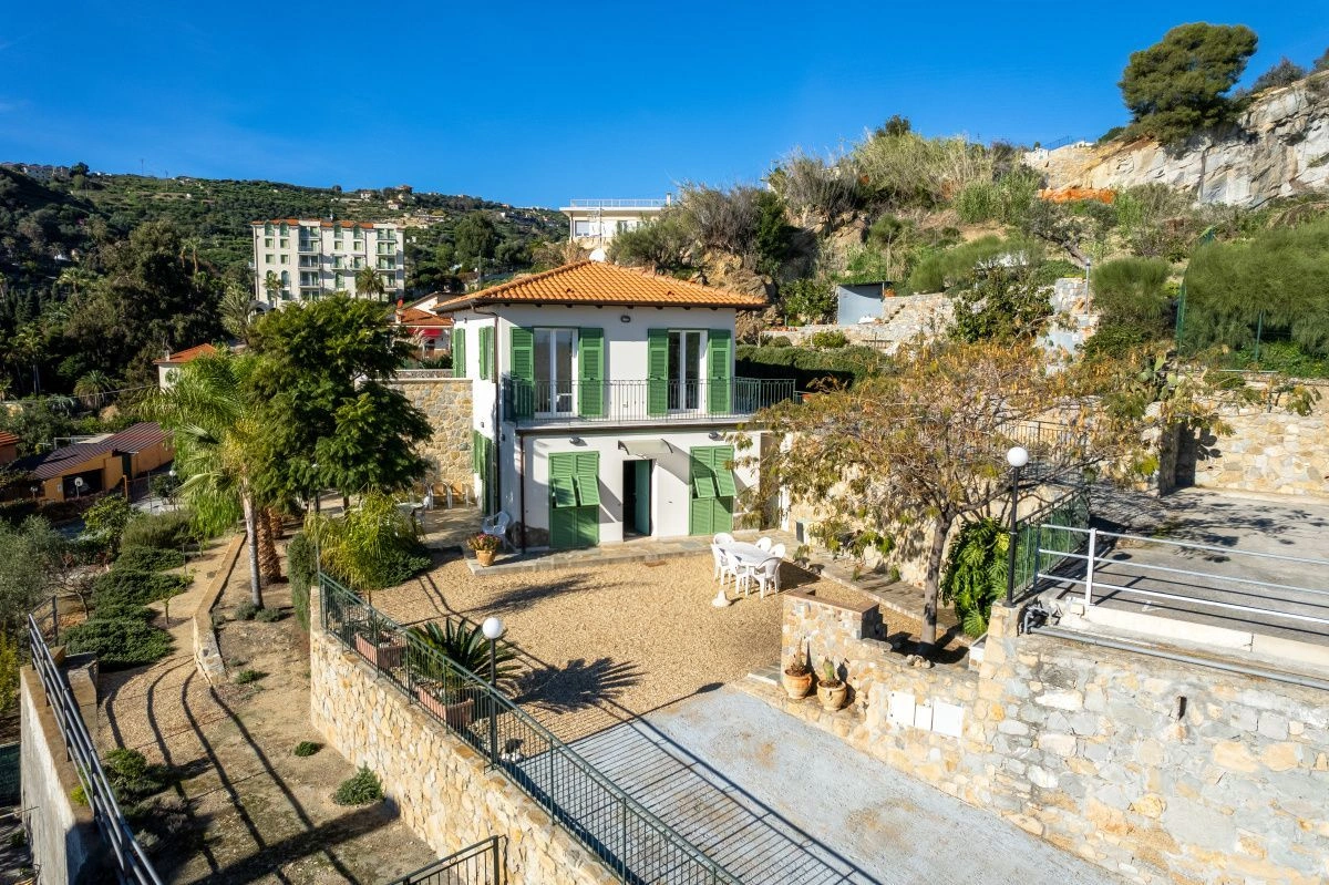 Villa in Bordighera with a spacious terrace next to the beach, Italy