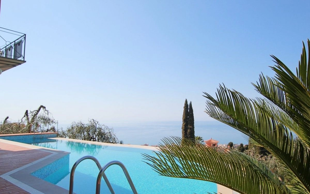 Villa in Bordighera overlooking the sea and the coast of the French Riviera, Italy