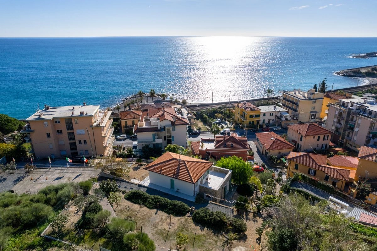 Villa in Bordighera with a spacious terrace next to the beach, Italy