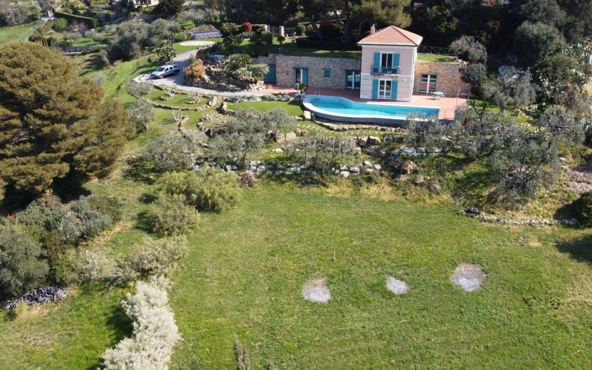 Villa in Bordighera overlooking the sea and the coast of the French Riviera, Italy