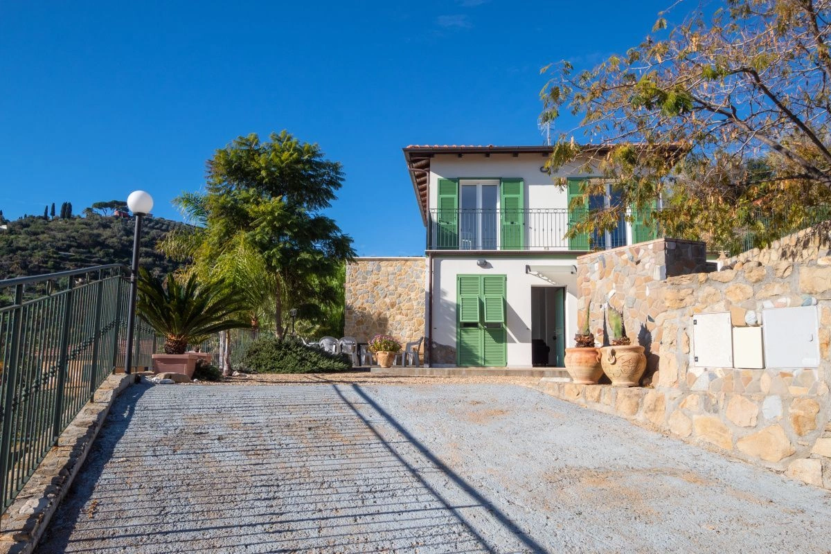 Villa in Bordighera with a spacious terrace next to the beach, Italy