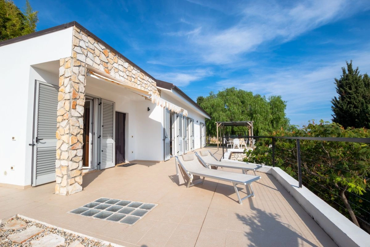 House 3+1 with garden in Bordighera area of Italy