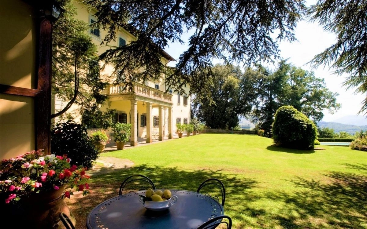 Villa com aparthotel nos subúrbios de Florença, com jardim e piscina - 3.400.000 €