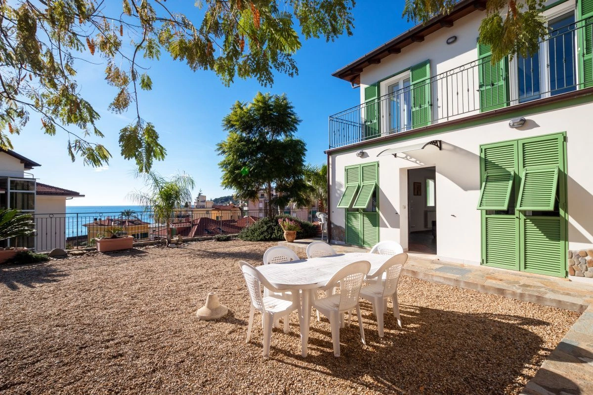 Villa in Bordighera with a spacious terrace next to the beach, Italy