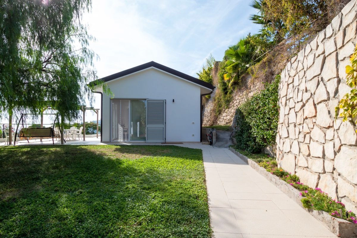 House 3+1 with garden in Bordighera area of Italy