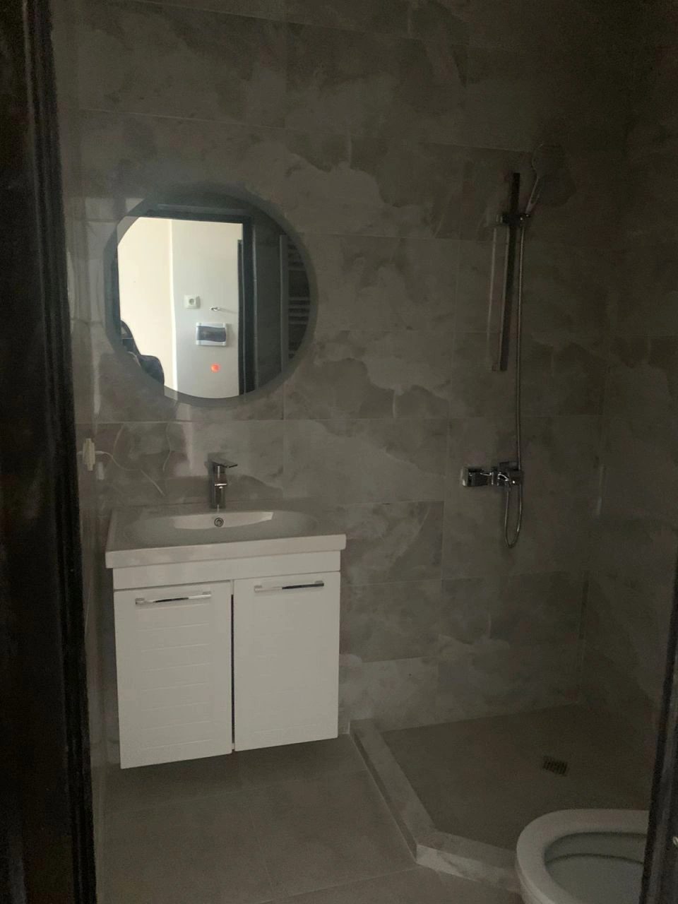 Beau appartement 2+1 en bord de mer et au bord de la rivière de montagne à Batoumi