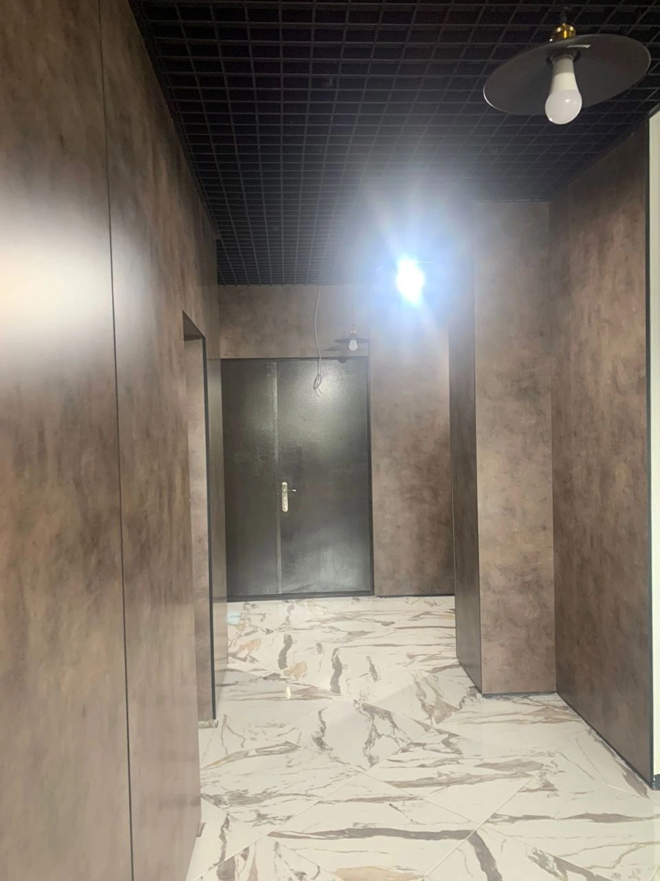 Beau appartement 2+1 en bord de mer et au bord de la rivière de montagne à Batoumi