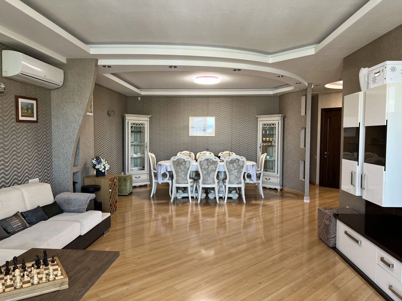 Luxury apartment in prestigious Vake district, Georgia, 172 m²