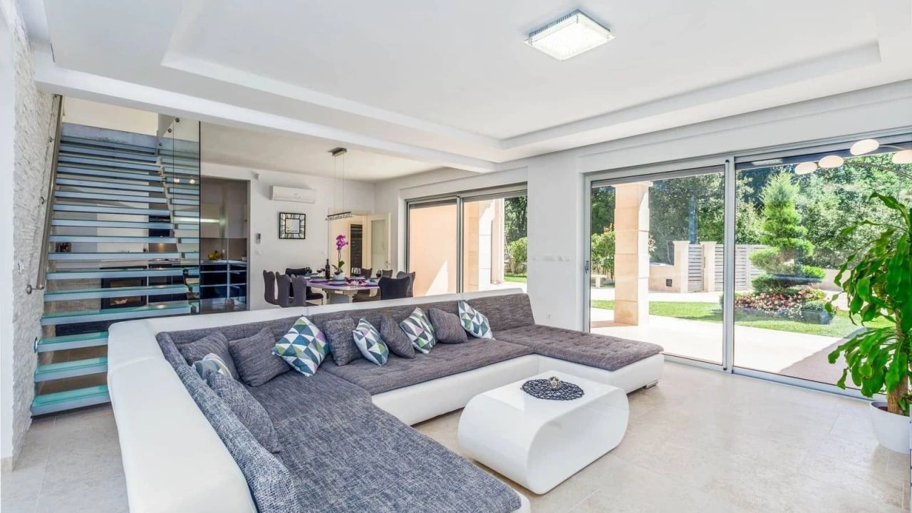 House of 223 m2 in Barbana among greenery