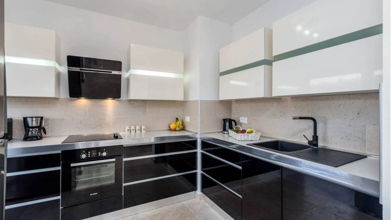 House of 223 m2 in Barbana among greenery