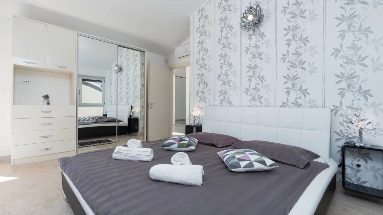 House of 223 m2 in Barbana among greenery