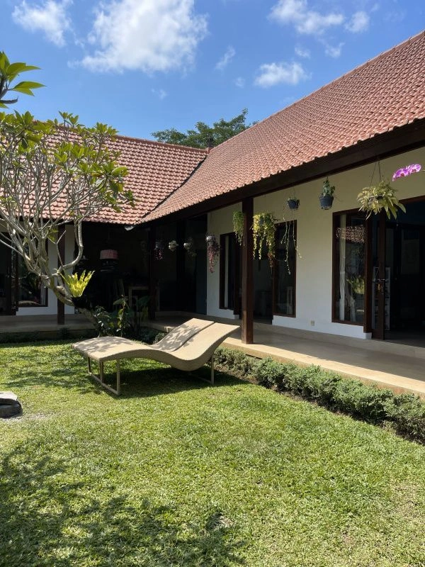 3+1 house with a terrace overlooking the garden