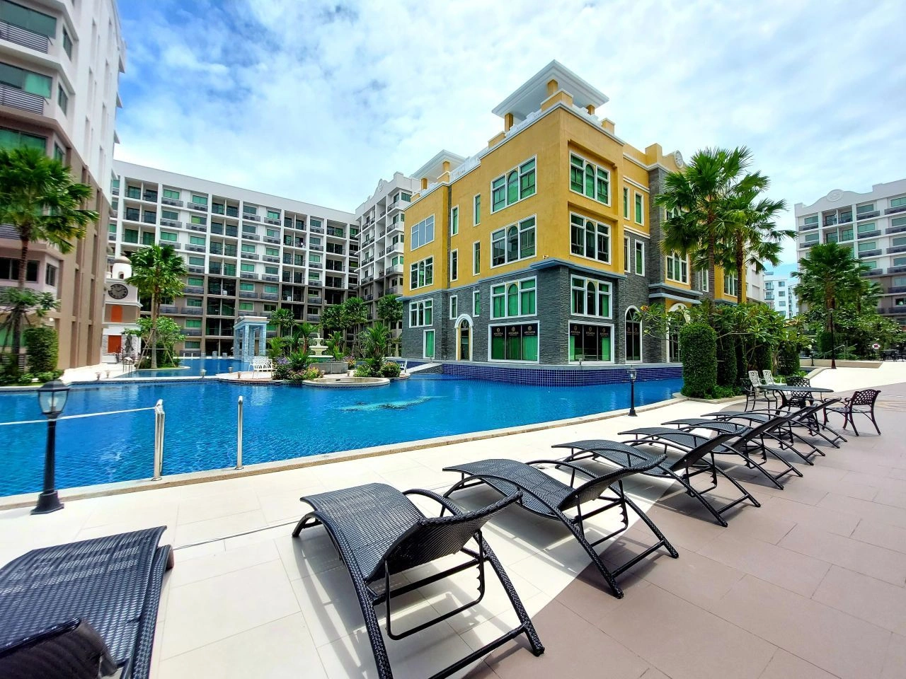 पटाया में 57 m2 का अपार्टमेंट