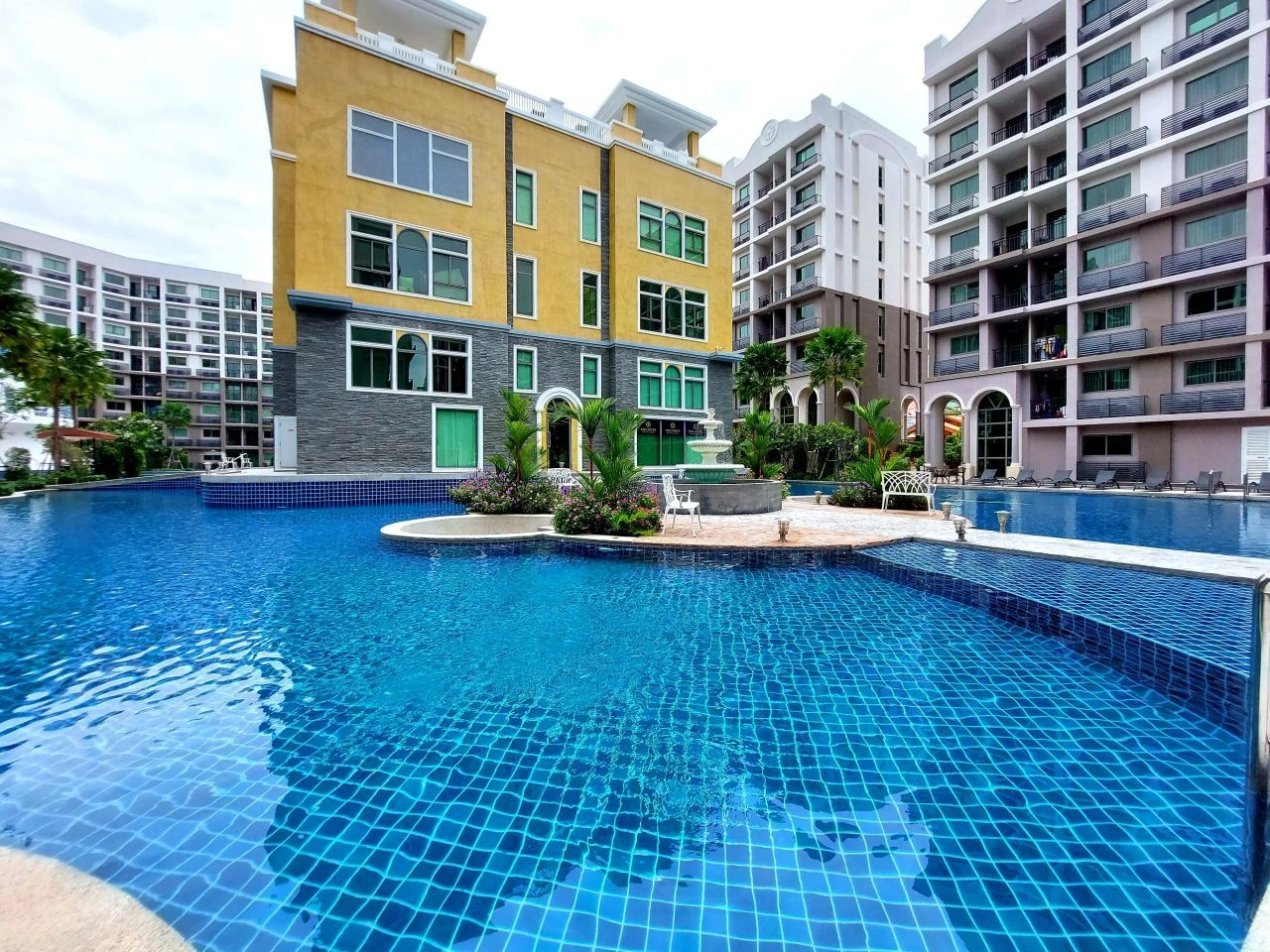 पटाया में 57 m2 का अपार्टमेंट