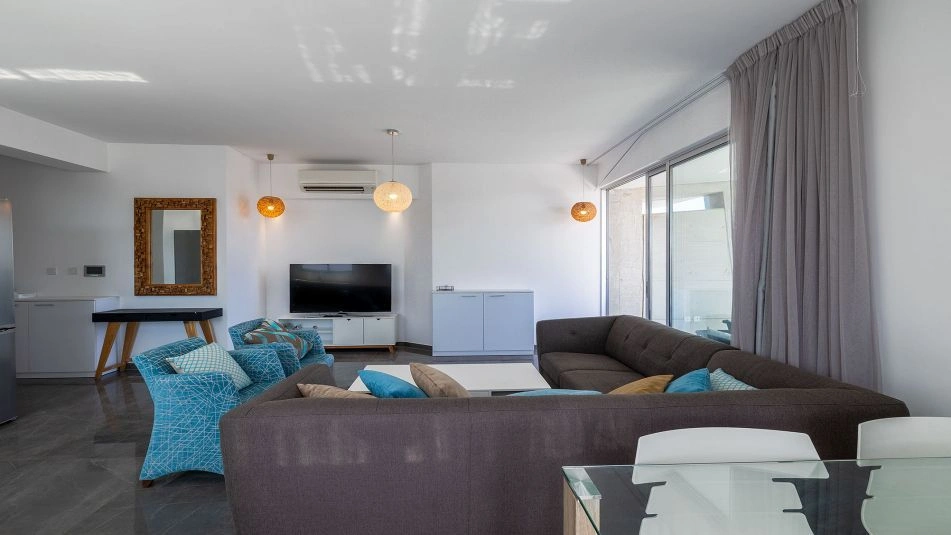 Penthouse de luxe de 100 m2 dans le quartier prestigieux de Néapolis à Limassol