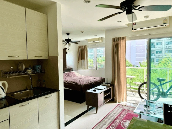 Inexpensive studio near beach in Pattaya, Thailand