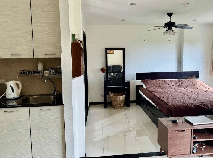 Inexpensive studio near beach in Pattaya, Thailand