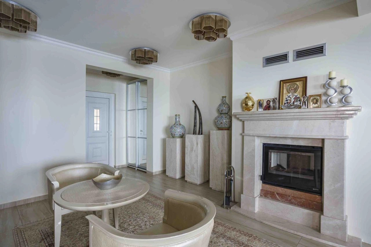 فيلا فاخرة 1034 م² مع إطلالات بانورامية على البحر في بودفا