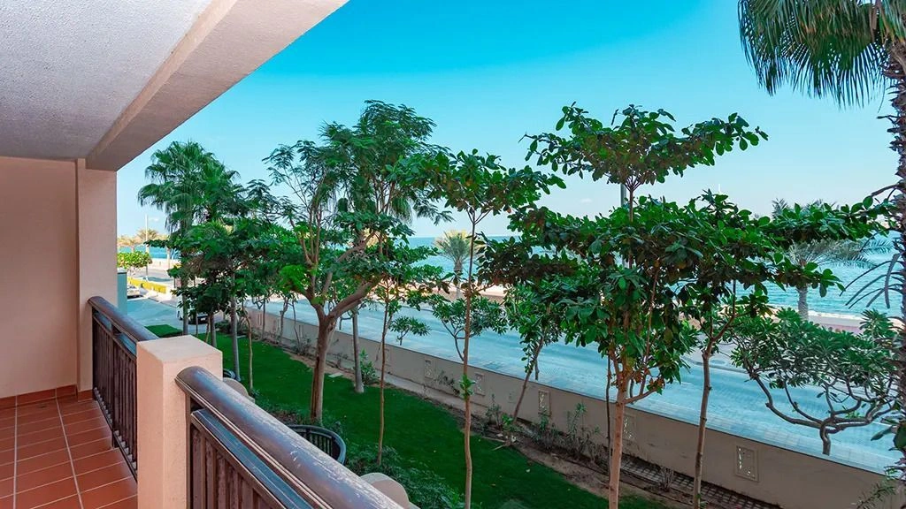 Furnished apartment 164.32 m2 in a residential complex with panoramic views of the sea and the Dubai skyline