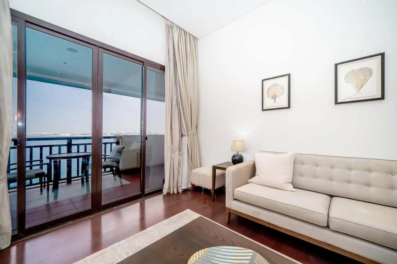 Furnished apartment 164.32 m2 in a residential complex with panoramic views of the sea and the Dubai skyline
