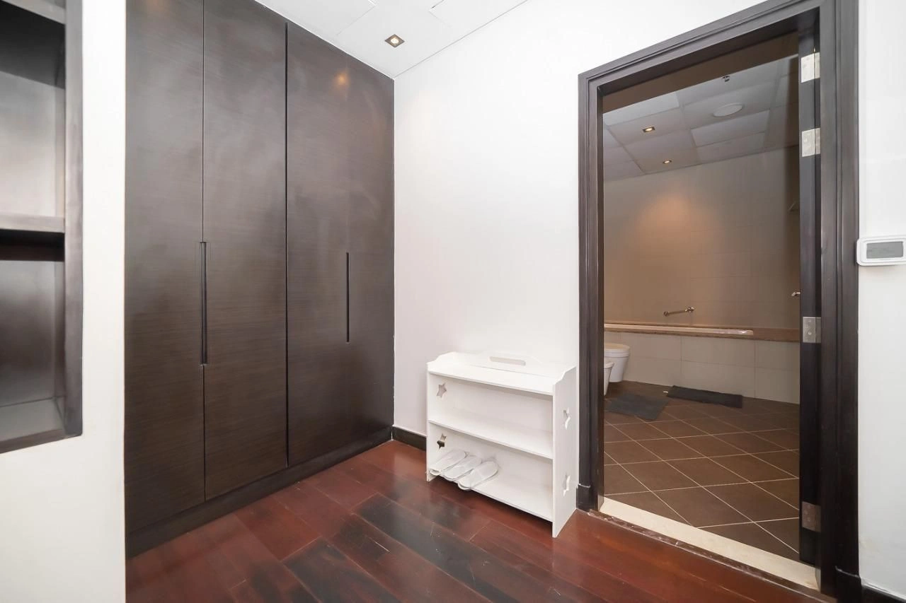 Furnished apartment 164.32 m2 in a residential complex with panoramic views of the sea and the Dubai skyline