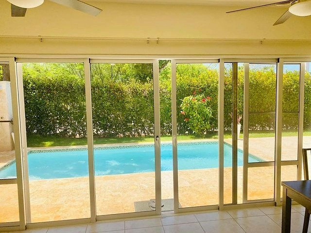 Dominik Cumhuriyeti’nde, bahçe ve yüzme havuzuna sahip Casa Linda’nın prestijli köyünde yazlık